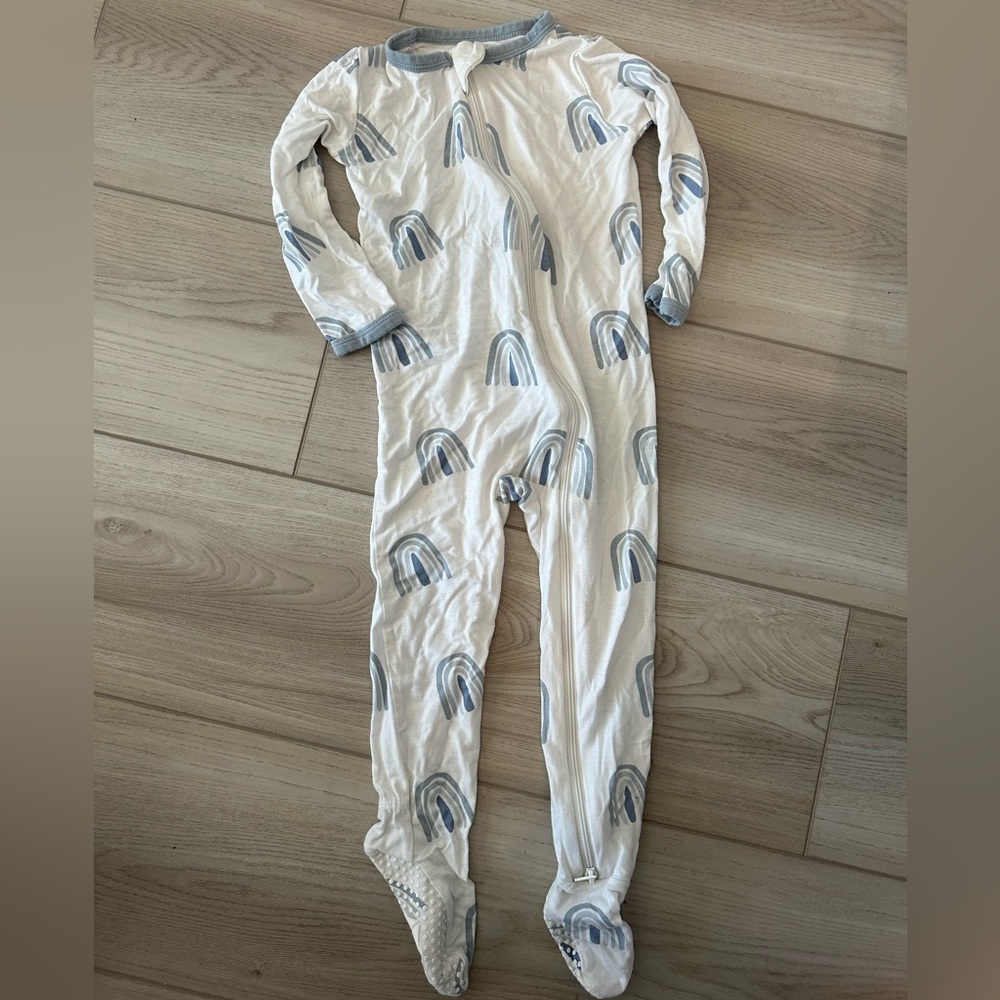 Kyte Baby blue rainbow one piece pajamas